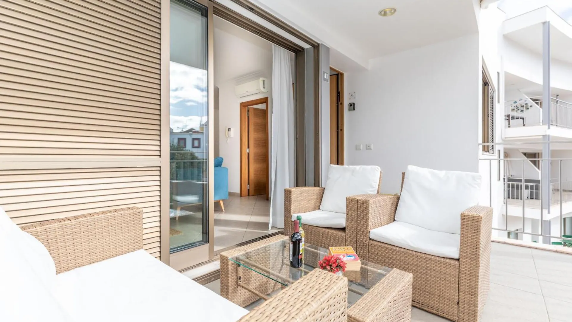 Apartment Pepita-Tavira Centre, Pool & Garage